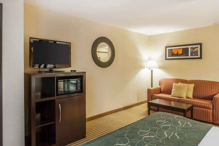 Room 10 of 37