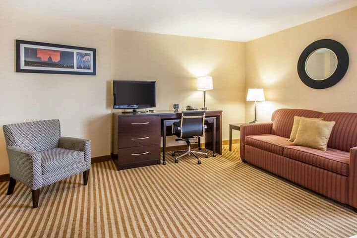 Room 9 of 37